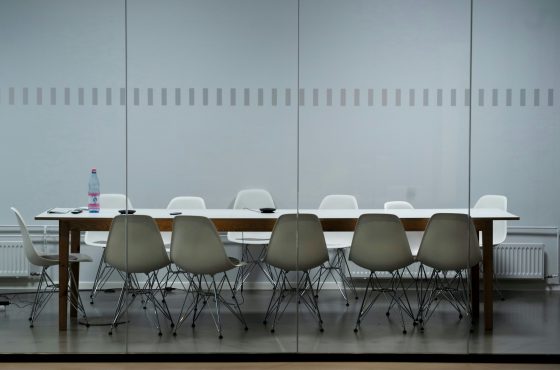 Pourquoi les entreprises louent de plus en plus des studios externes